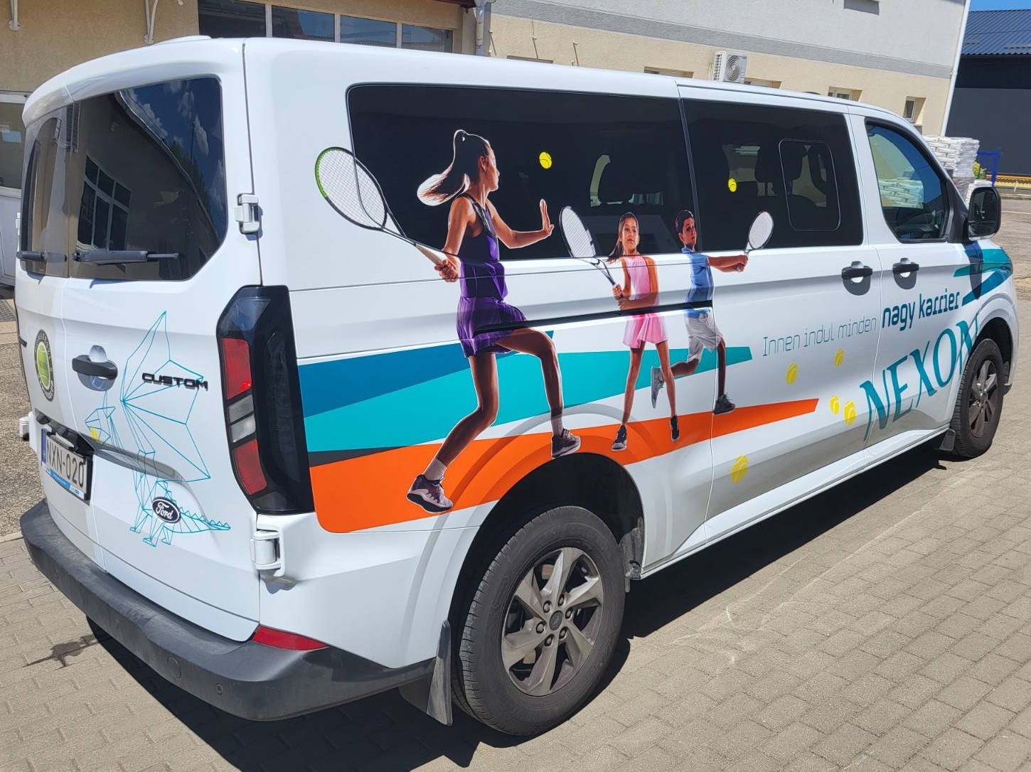 NEXON DUnakeszi Teniszklub busz